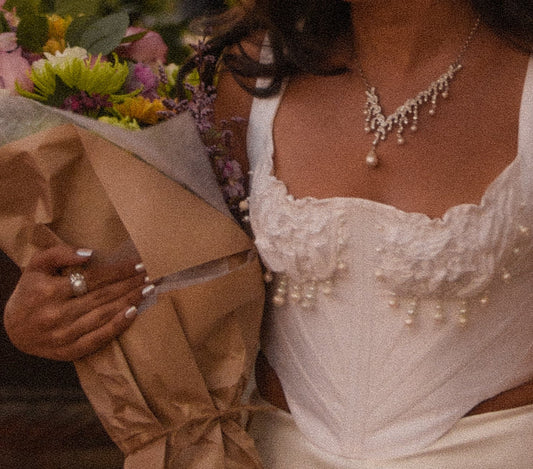 The V Necklace with Pearls