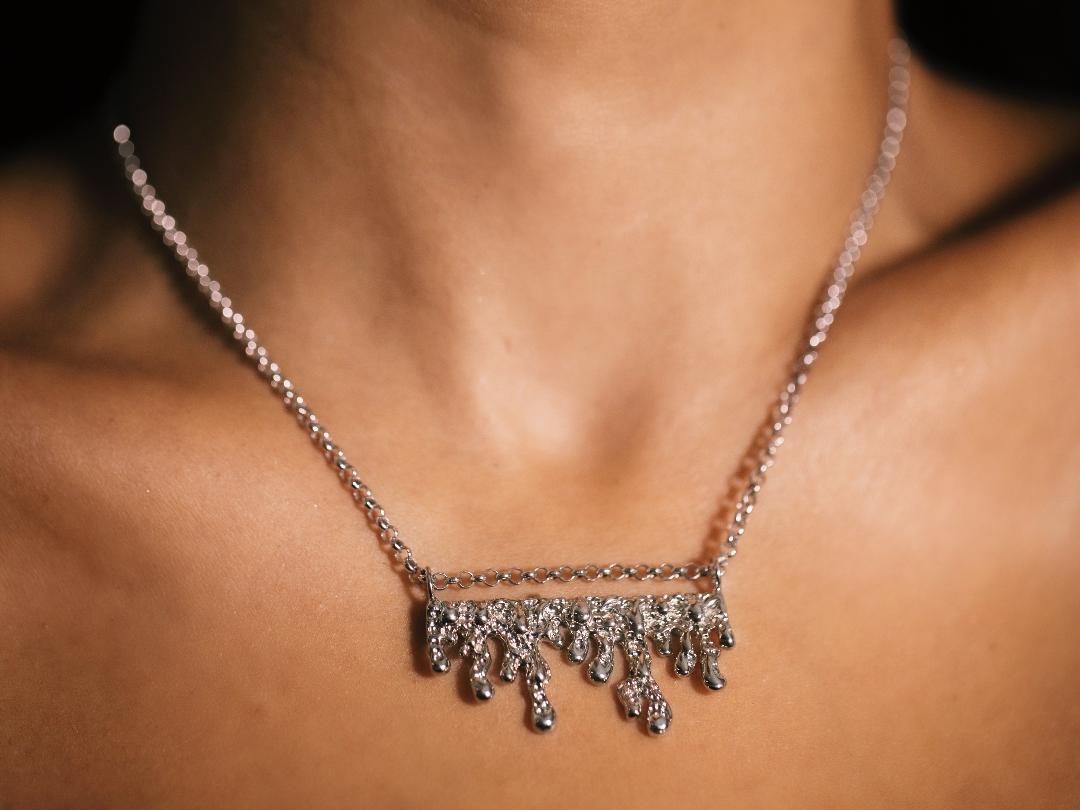 The Nar Horizontal Pendant (w/ Chain)