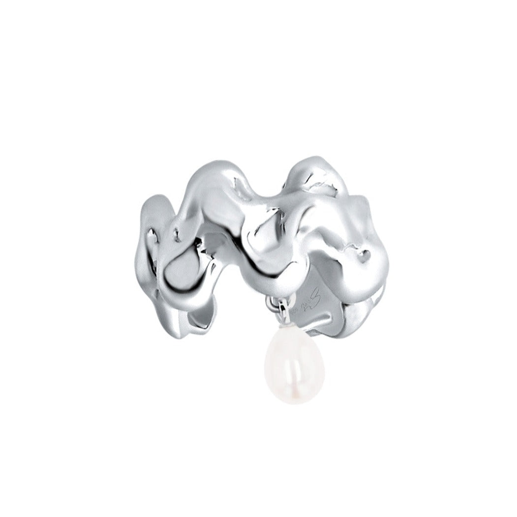 Round silver ear cuff with a freshwater pearl adornment