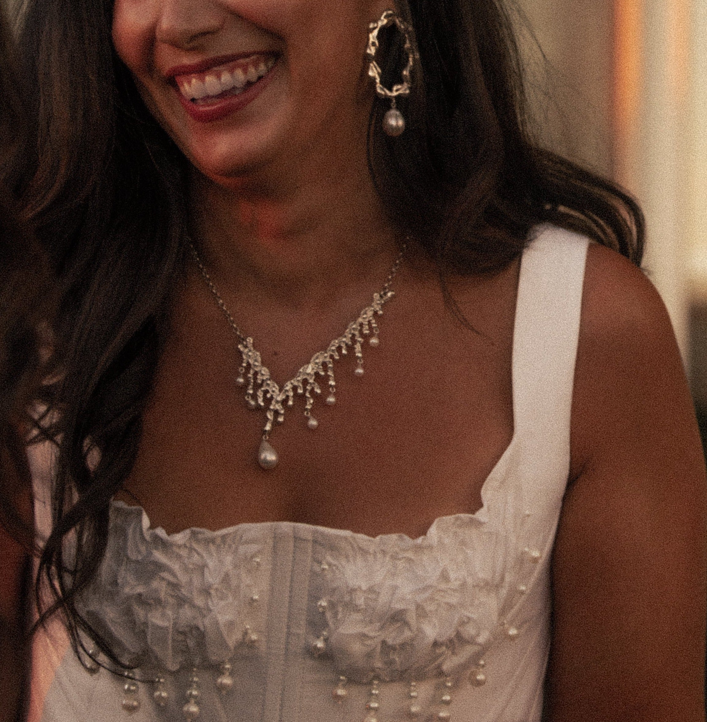 The V Necklace with Pearls-2
